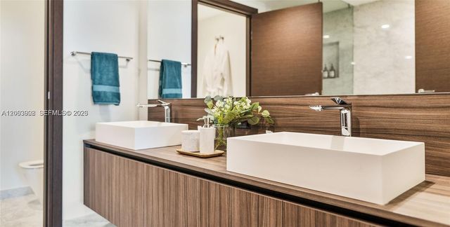 1000 Brickell Plaza 2711, Miami, FL 33131