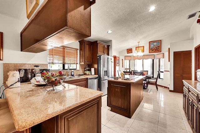 5172 NW 84th Road, Coral Springs, FL 33067