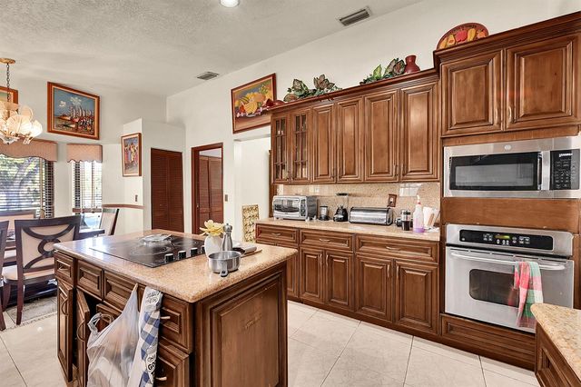 5172 NW 84th Road, Coral Springs, FL 33067