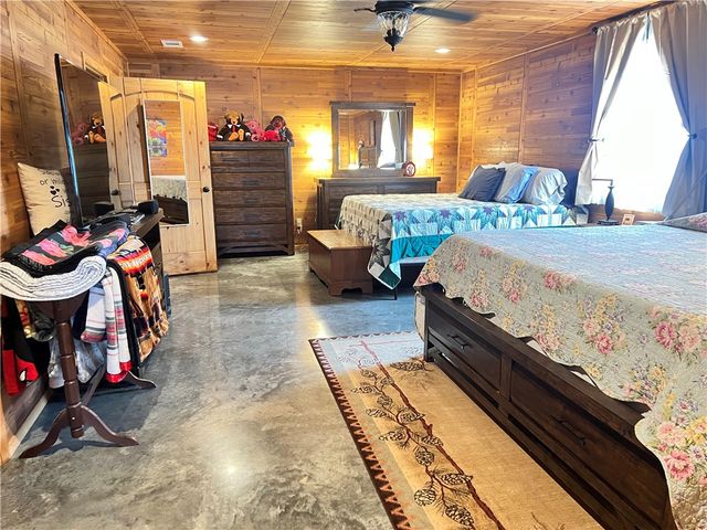 105 CR 1751, London, AR 72847