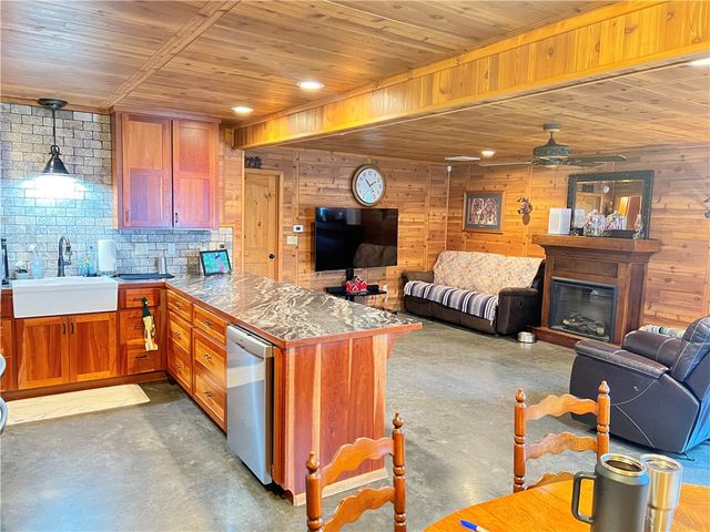 105 CR 1751, London, AR 72847