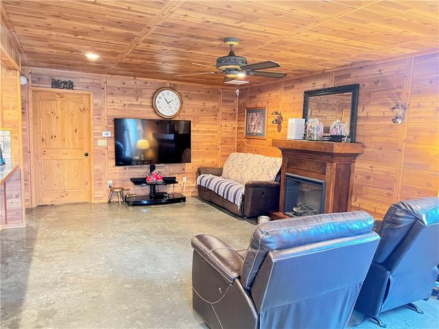 105 CR 1751, London, AR 72847
