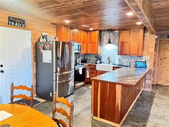 105 CR 1751, London, AR 72847