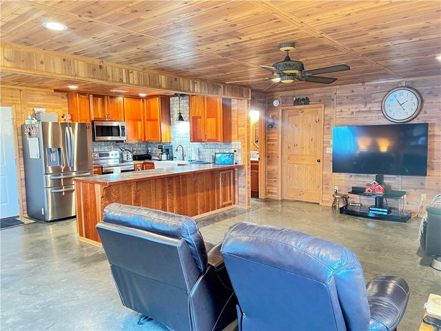 105 CR 1751, London, AR 72847