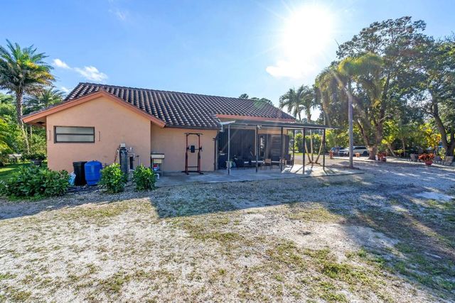 15857 N 75th Lane N, Loxahatchee, FL 33470