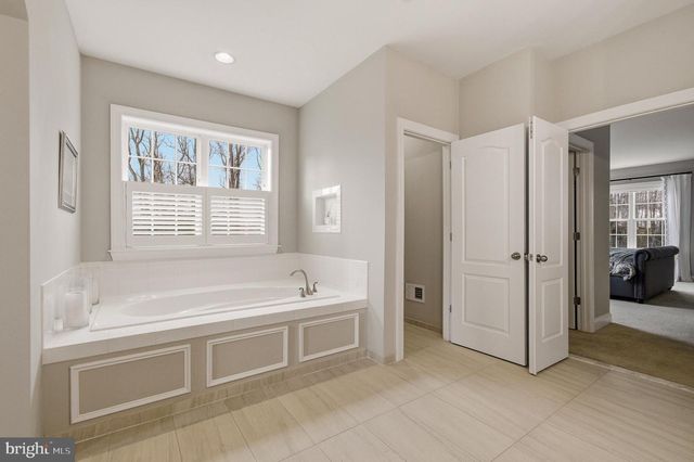 805 LOWER BARN WAY, Olney, MD 20832