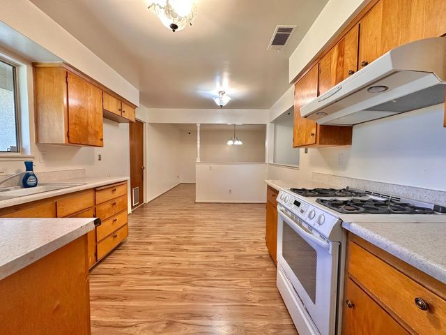 3163 Alamos, Fresno, CA 93722