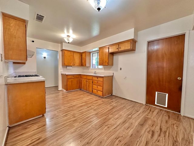 3163 Alamos, Fresno, CA 93722