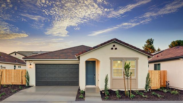 2442 E Okeefe Drive, Fresno, CA 93720