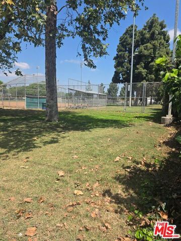 559 W 90th Street, Los Angeles, CA 90044