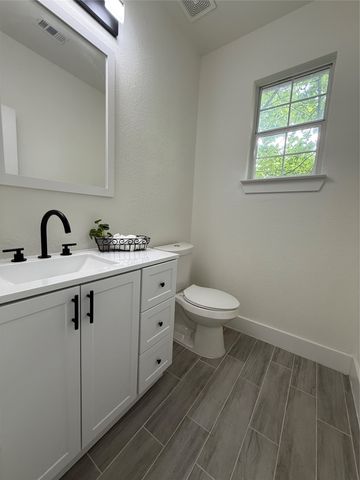 201 E 10th Street, Kaufman, TX 75142