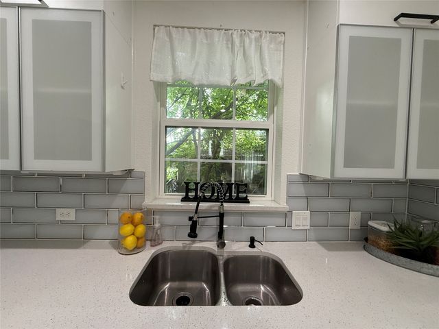 201 E 10th Street, Kaufman, TX 75142