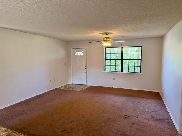 14 Lakeview Cir, Clarksville, AR 72830