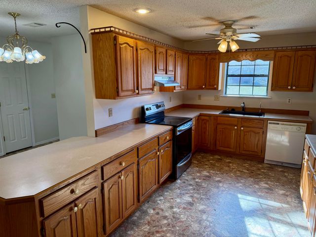 14 Lakeview Cir, Clarksville, AR 72830