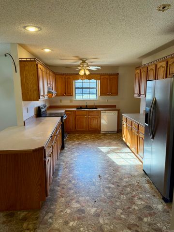 14 Lakeview Cir, Clarksville, AR 72830