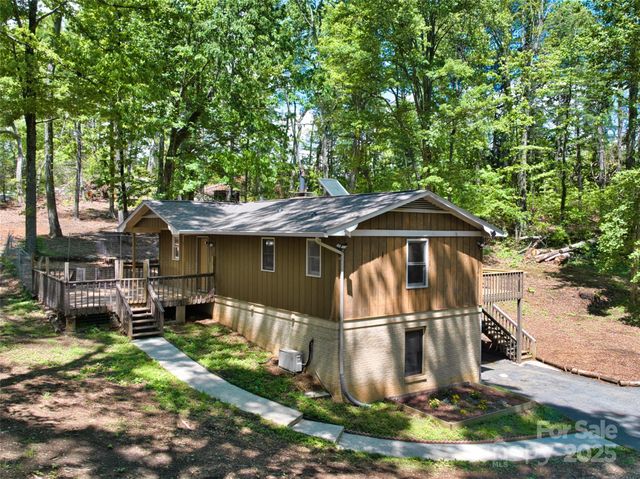 106 Gordon Drive, Flat Rock, NC 28731