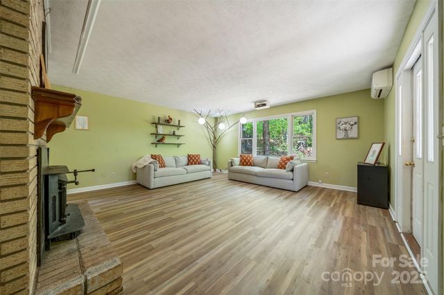 106 Gordon Drive, Flat Rock, NC 28731