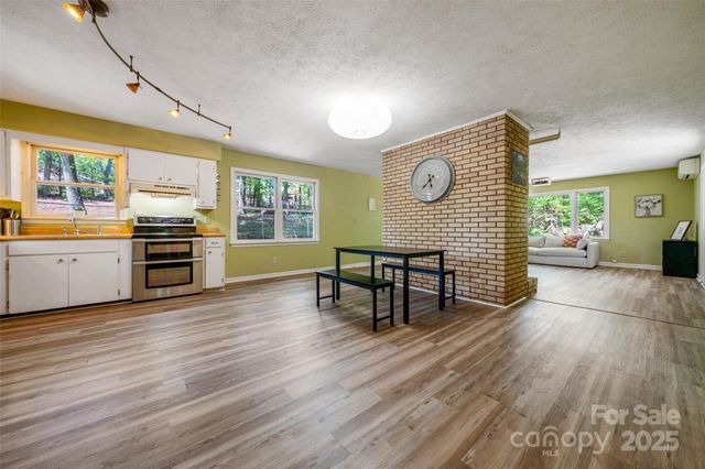 106 Gordon Drive, Flat Rock, NC 28731