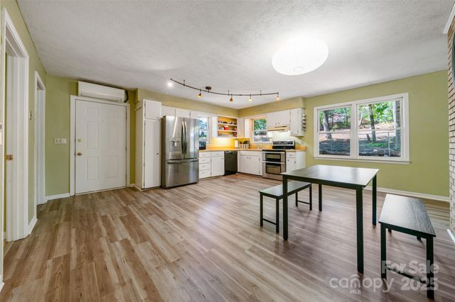 106 Gordon Drive, Flat Rock, NC 28731