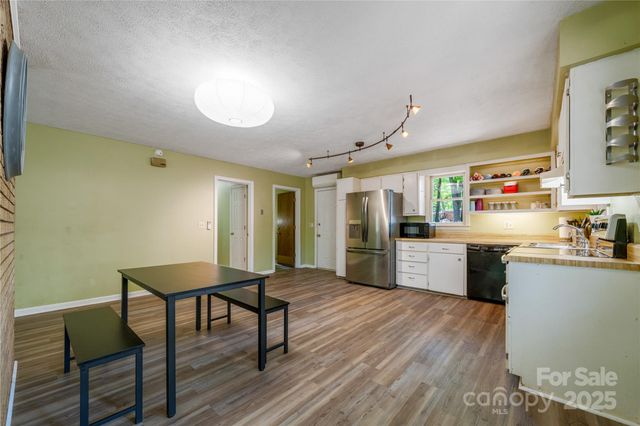106 Gordon Drive, Flat Rock, NC 28731