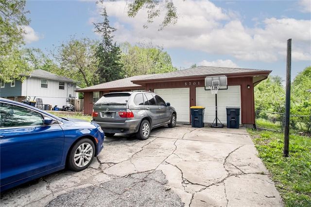 5701 E 100th Street, Kansas City, MO 64137