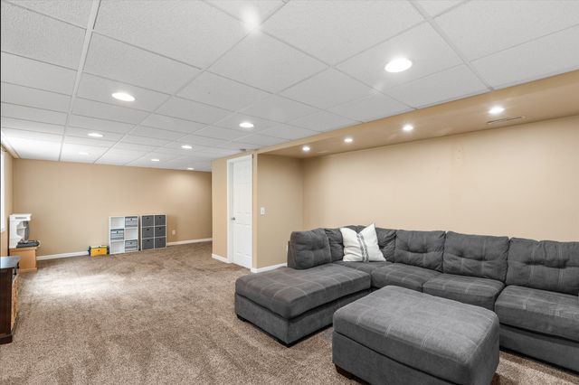 809 34th Street SW, Bondurant, IA 50035