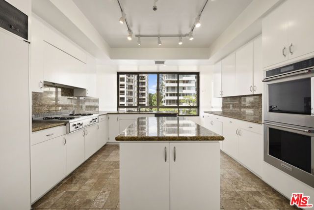 10430 Wilshire Boulevard 202, Los Angeles, CA 90024