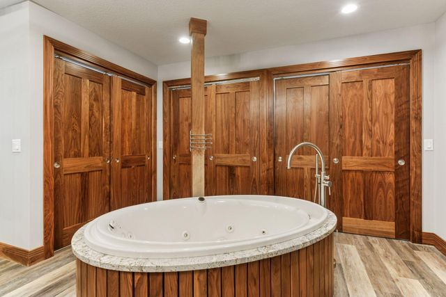 17870 Breezy Point Road, Wayzata, MN 55391