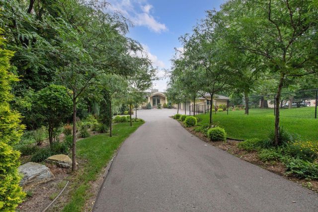 17870 Breezy Point Road, Wayzata, MN 55391
