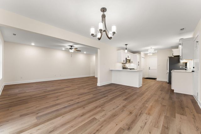 9561 Luebcke Lane, Crown Point, IN 46307