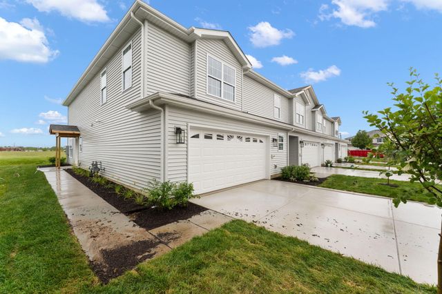 9561 Luebcke Lane, Crown Point, IN 46307