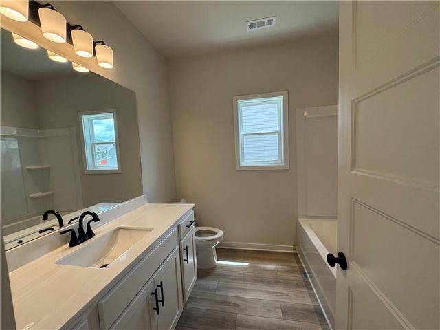 200 Rosewood Park Drive, Hoschton, GA 30548
