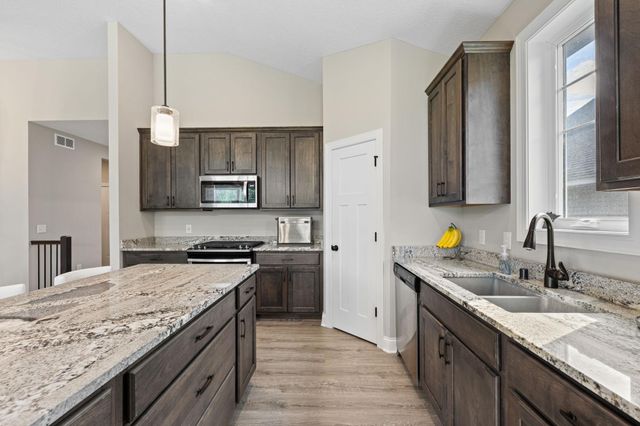 9062 7th Street N, Lake Elmo, MN 55042