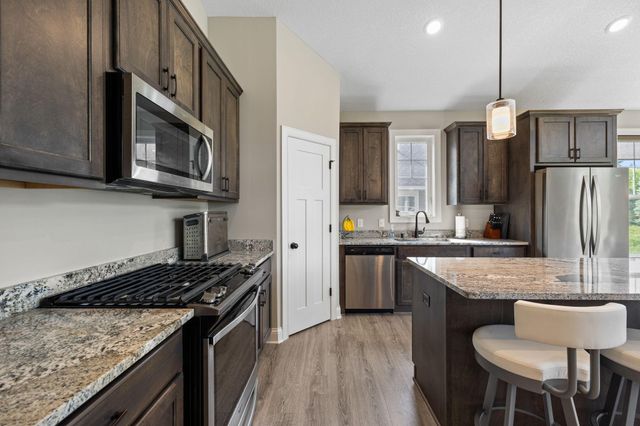 9062 7th Street N, Lake Elmo, MN 55042