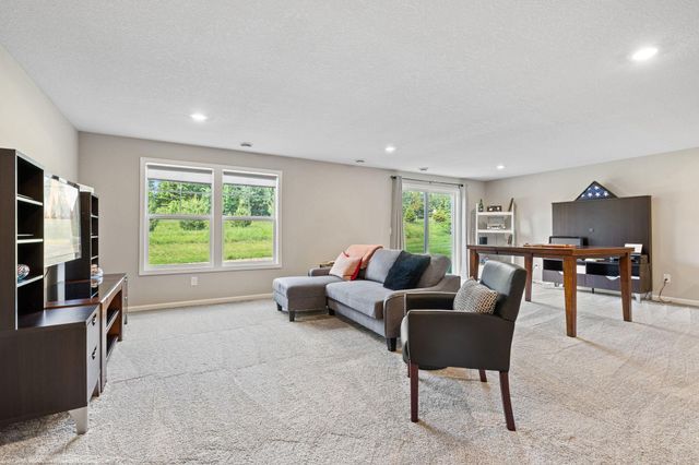 9062 7th Street N, Lake Elmo, MN 55042