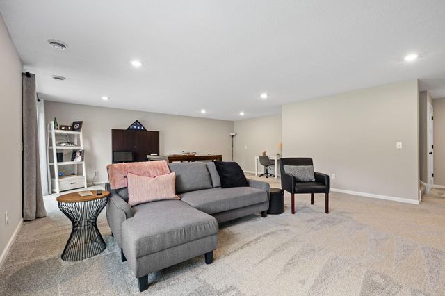 9062 7th Street N, Lake Elmo, MN 55042