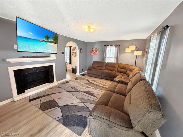 911 17th Street NE, Massillon, OH 44646