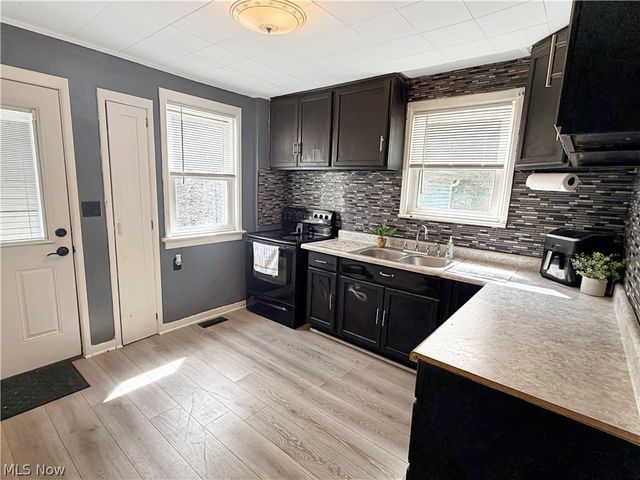 911 17th Street NE, Massillon, OH 44646