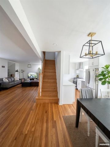 32 Beechwood Road, Cresskill, NJ 07626