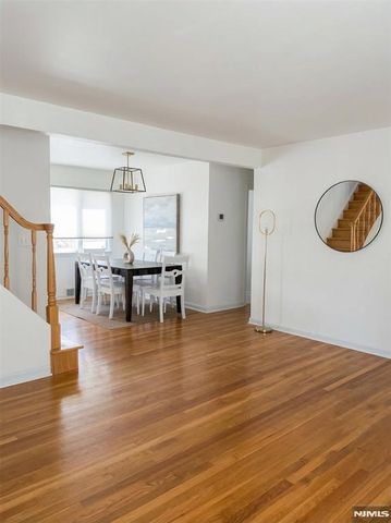 32 Beechwood Road, Cresskill, NJ 07626