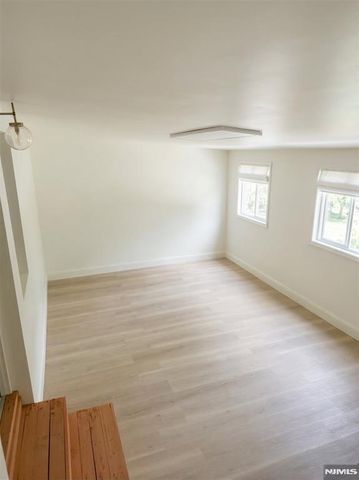 32 Beechwood Road, Cresskill, NJ 07626