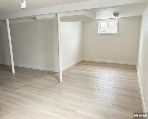 32 Beechwood Road, Cresskill, NJ 07626