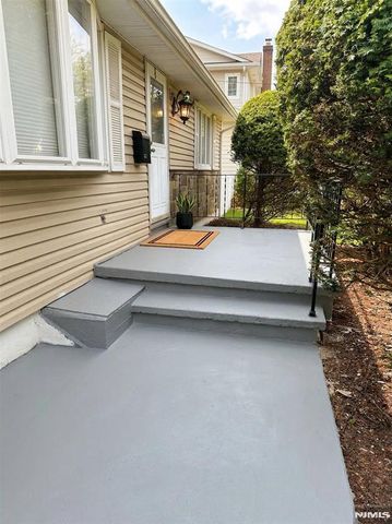 32 Beechwood Road, Cresskill, NJ 07626