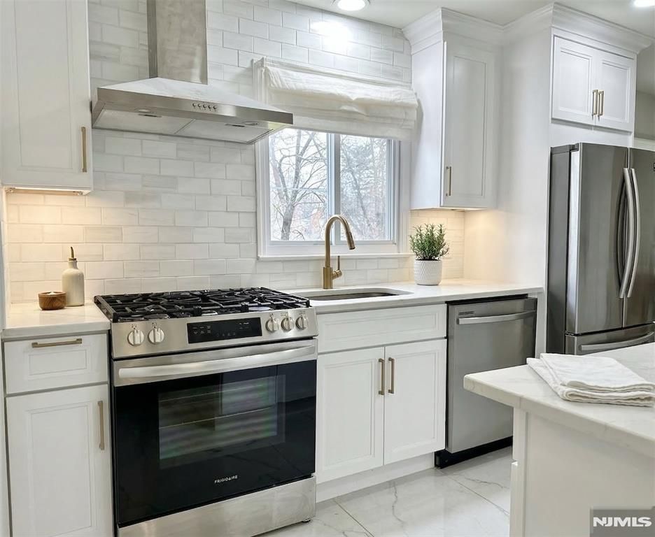 32 Beechwood Road, Cresskill, NJ 07626