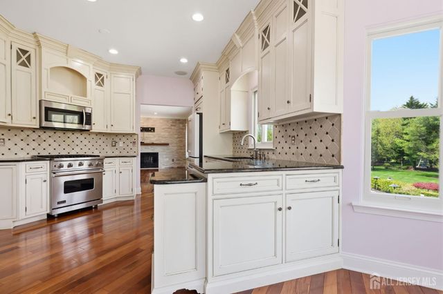 6 Deerfield Drive, Monroe, NJ 08831