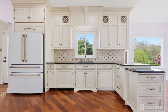 6 Deerfield Drive, Monroe, NJ 08831