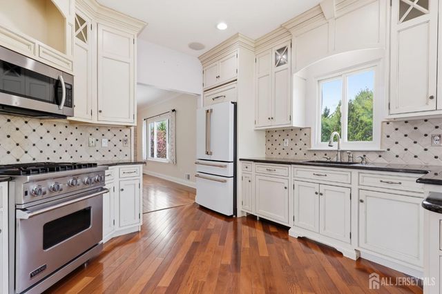 6 Deerfield Drive, Monroe, NJ 08831