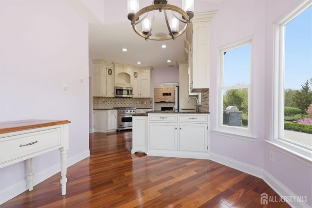 6 Deerfield Drive, Monroe, NJ 08831