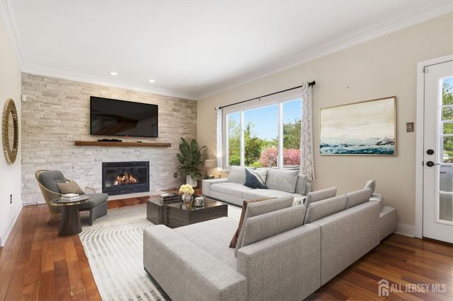 6 Deerfield Drive, Monroe, NJ 08831