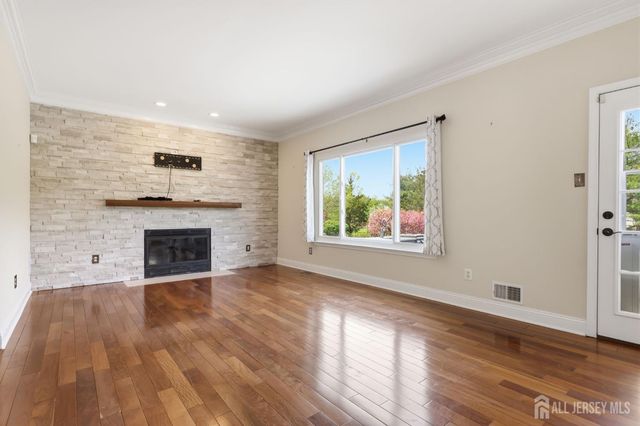 6 Deerfield Drive, Monroe, NJ 08831